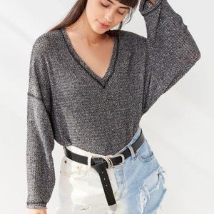 UO Logan Slouchy V-Neck Top - Size M
